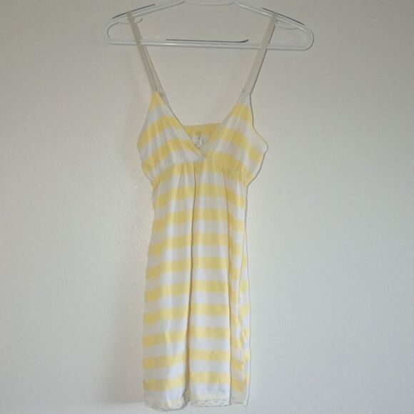 Blu Chic Lounge Butter Yellow Stripped Tank Top Women's Sz Medium Y2K Lace Trim - Picture 1 of 8